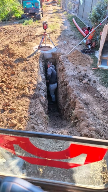 CL 11 – UAT Stolnici, str. Lăngești – Lucrări de execuție a rețelei de canalizare gravitațională menajeră D250